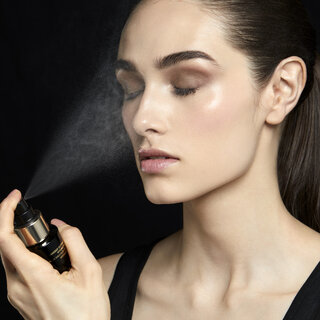 Setting Spray: Top Secrets Glow Perfecting Mist YSL Beauty