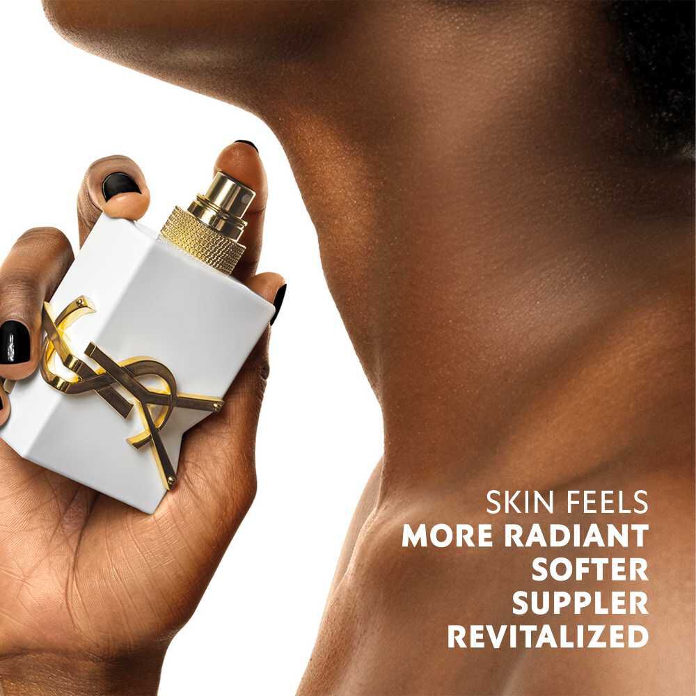 Applying YSL Libre L’Eau Nue Parfum de Peau – a sensorial, alcohol-free fragrance that enhances the skin’s radiance