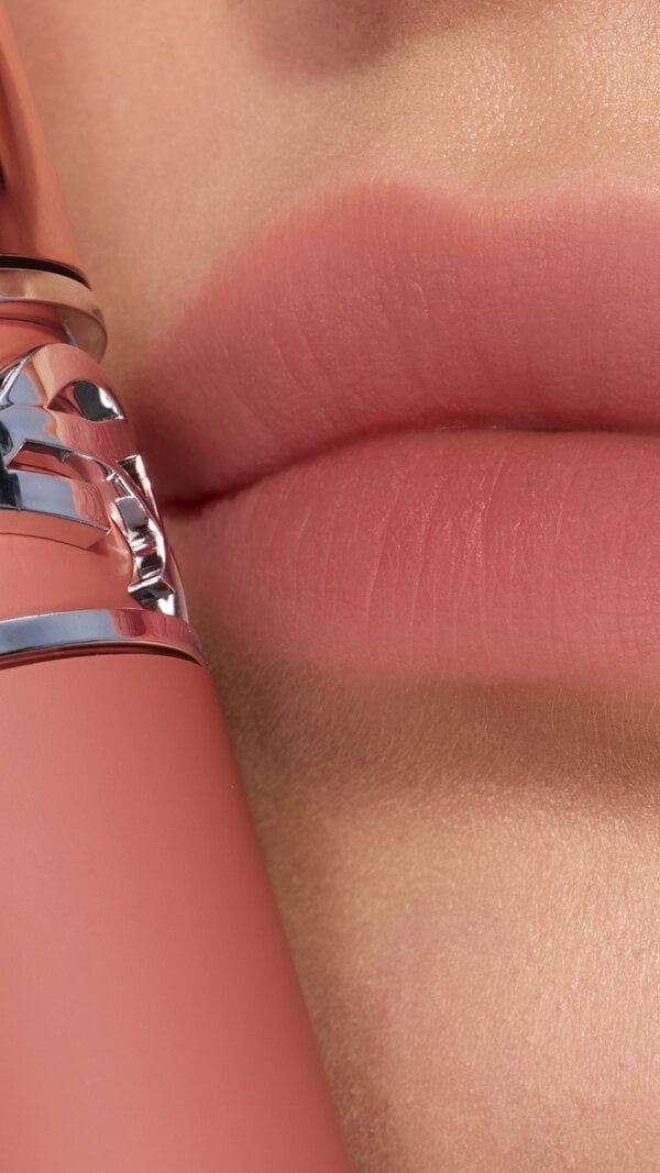 Ehlana applying YSL LOVENUDE Kiss Shaper 26 in Shade 103, a close- up of her lips.