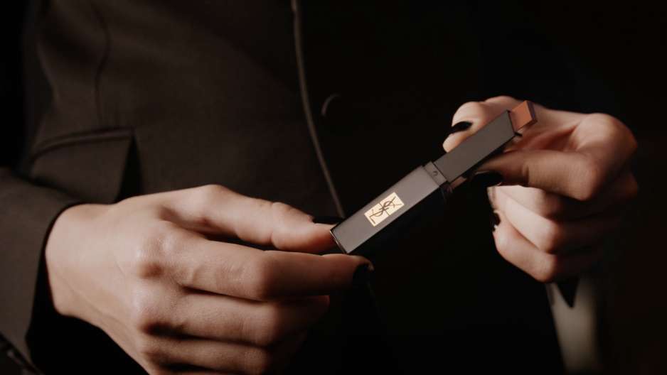 Rouge Pur Couture The Slim Velvet Radical | YSL Beauty Malaysia